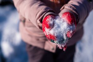 Jak spędzić czas z dziećmi podczas śnieżnych dni